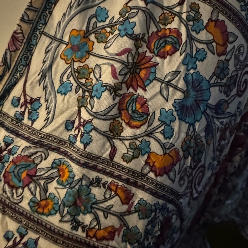 Hayden Multicolor V-Neck Blouse no tag but never worn. Lots of room - Picture 5 of 5